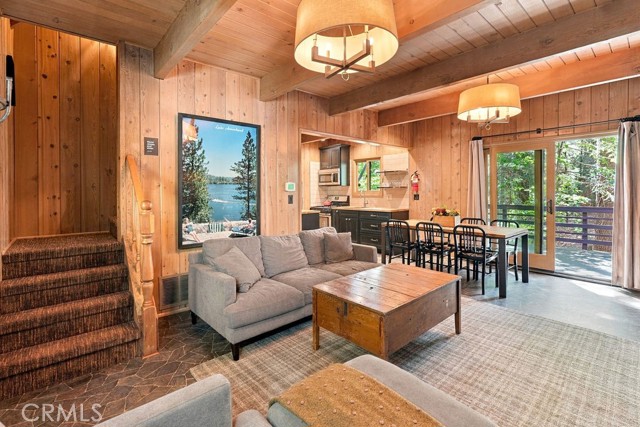 813 Poe Court, Lake Arrowhead, CA 92352