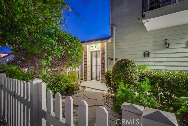 Detail Gallery Image 2 of 30 For 1775 Freeman Ave #304,  Long Beach,  CA 90804 - 2 Beds | 2 Baths