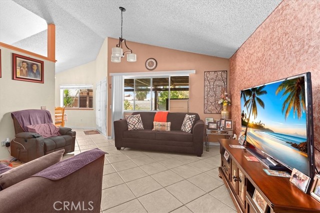 15429 Bandy Court, Moreno Valley CA: https://media.crmls.org/medias/412c6369-9ae6-4c5d-828f-3d031fd31af6.jpg