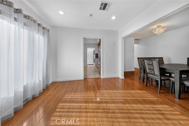11407 Delano photo 15