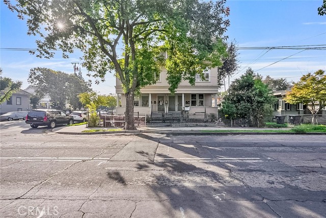 700 W Park, Stockton CA: https://media.crmls.org/medias/412f1e4f-219b-488c-85da-507206565c58.jpg