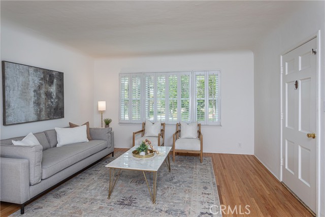 620 S Bel Aire Drive, Burbank CA: https://media.crmls.org/medias/412ff5e0-5961-4038-a9e5-3694eaa7d166.jpg