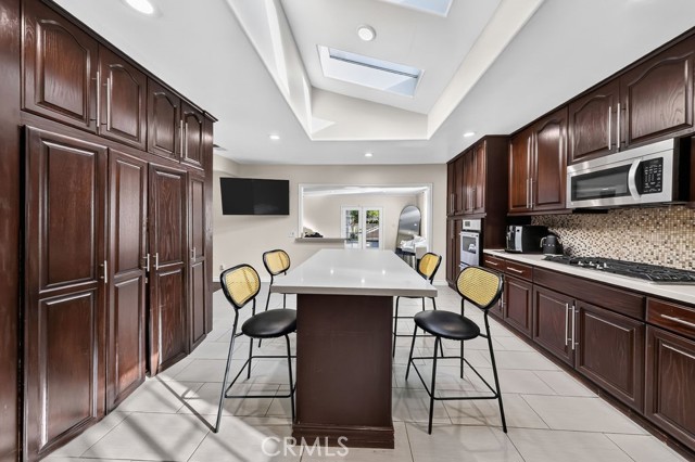 1256 Irving Avenue photo 23