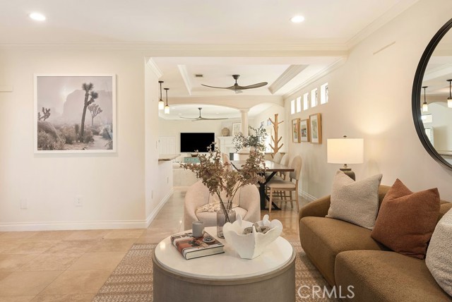 Detail Gallery Image 2 of 25 For 736 14th, Huntington Beach,  CA 92648 - 5 Beds | 3/1 Baths