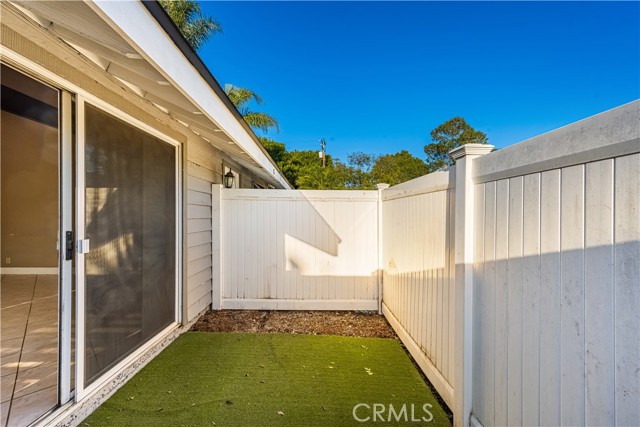 Detail Gallery Image 17 of 41 For 1062 Walnut St #C,  Tustin,  CA 92780 - 2 Beds | 2/1 Baths