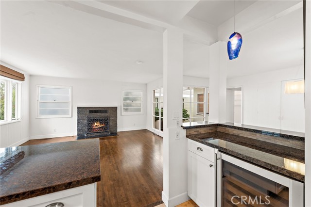 413 Dahlia Avenue, Corona del Mar CA: https://media.crmls.org/medias/41312814-bfe7-4821-a51b-af381367a8ba.jpg