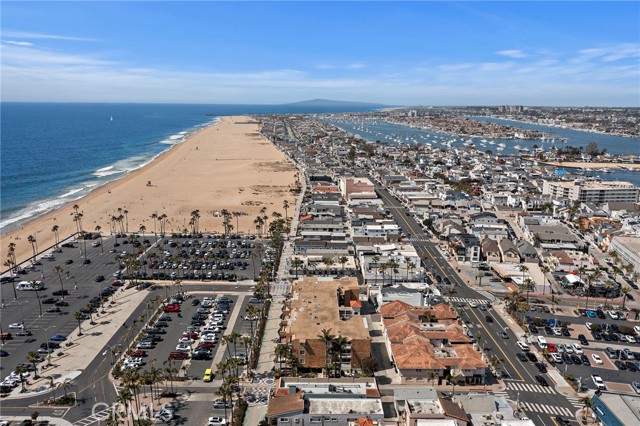 Detail Gallery Image 27 of 36 For 600 E Oceanfront 1a,  Newport Beach,  CA 92661 - 3 Beds | 2 Baths