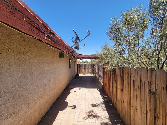 Detail Gallery Image 8 of 34 For 7100 Cholla Ave, Yucca Valley,  CA 92284 - 2 Beds | 1 Baths