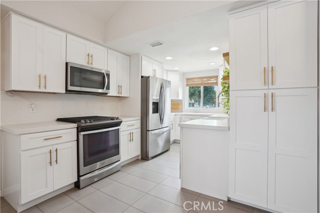 1027 W Rainbow Falls Way, Orange CA: https://media.crmls.org/medias/41322940-da52-4c8b-92d3-a5f263ab654f.jpg