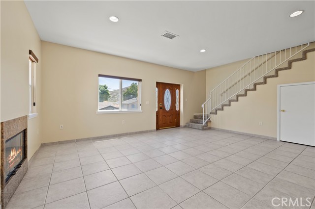 Detail Gallery Image 4 of 23 For 29021 Lomita Dr, Castaic,  CA 91384 - 3 Beds | 2/1 Baths