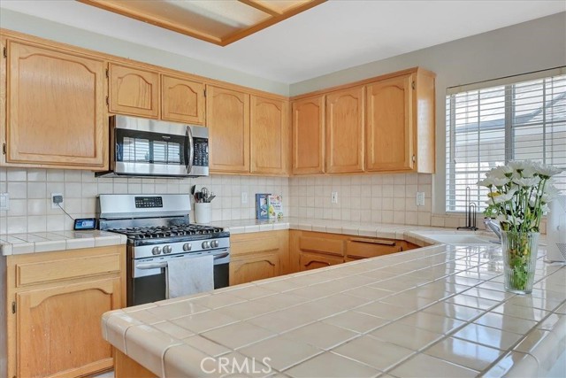 2440 Northfield Court, Yuba City CA: https://media.crmls.org/medias/413275c8-0e79-4b89-a7aa-07a42d39d795.jpg