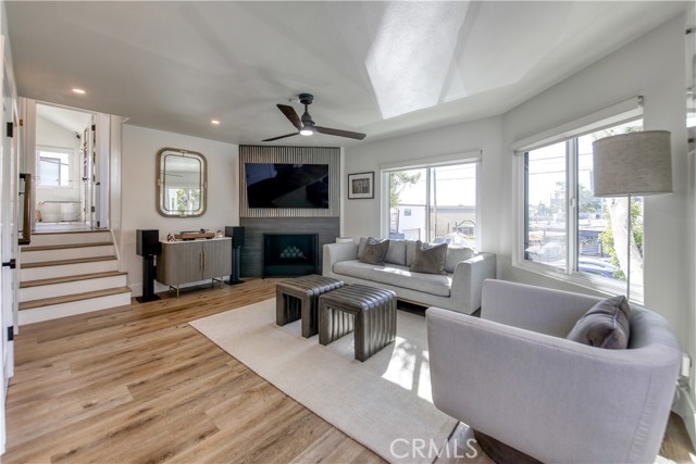 2910 3rd Avenue, Corona del Mar CA: https://media.crmls.org/medias/4132a733-0e33-4a33-91c0-5ae1b421585c.jpg