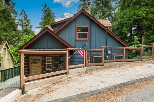 717 Crest Estates Drive, Lake Arrowhead CA: https://media.crmls.org/medias/4133be97-90a1-4371-ae95-f6474b644767.jpg