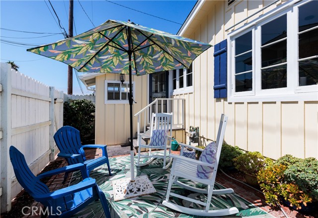 425 Monterey Drive, Laguna Beach CA: https://media.crmls.org/medias/41347945-ec8c-4915-a3e3-fff9f9b6519d.jpg