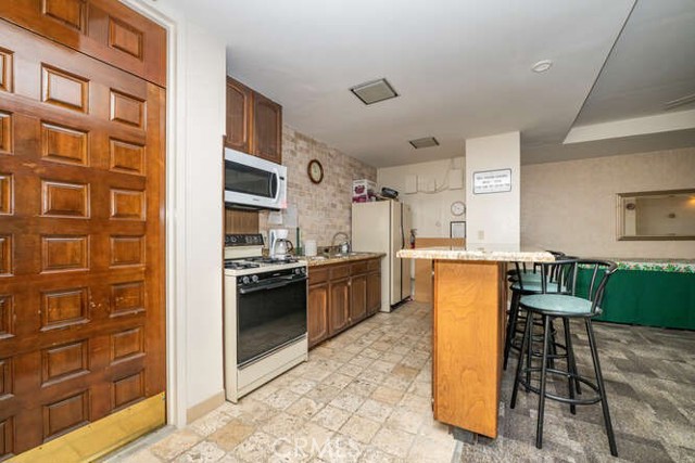 12300 Montecito Road, Seal Beach CA: https://media.crmls.org/medias/4135b5eb-aa65-4a6f-b923-b2333f81b0ef.jpg