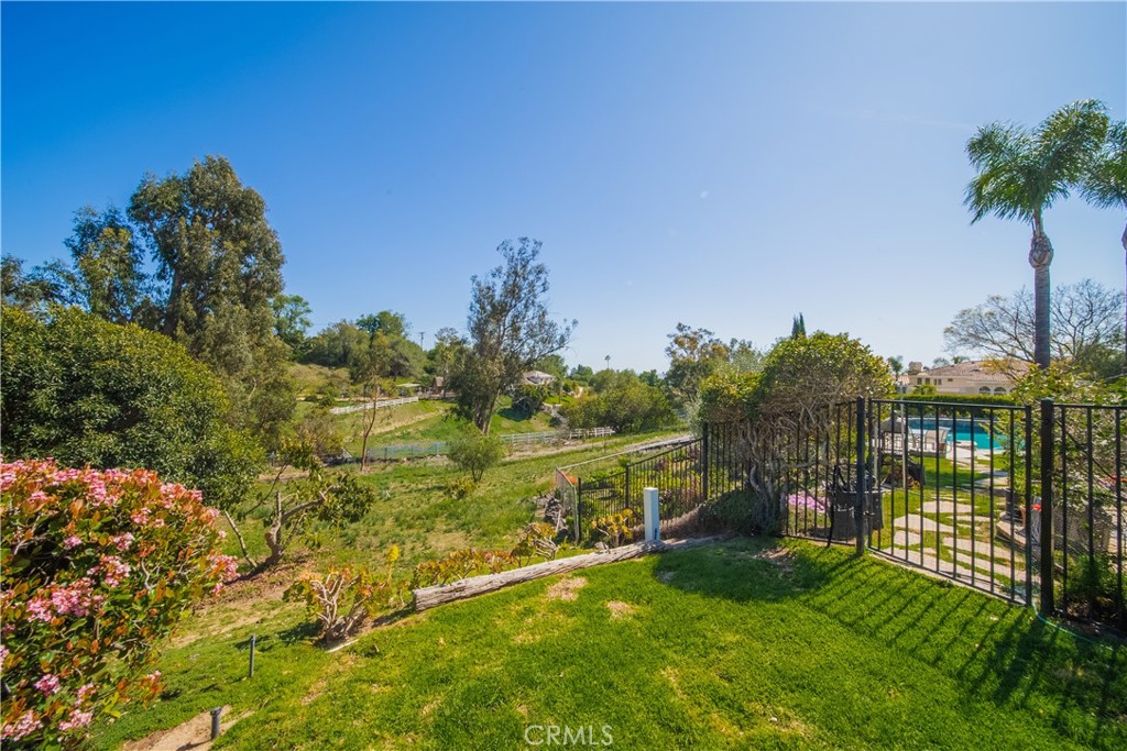 https://media.crmls.org/medias/413649be-007d-4d89-98b9-c3873a36c311.jpg?preset=X-Large