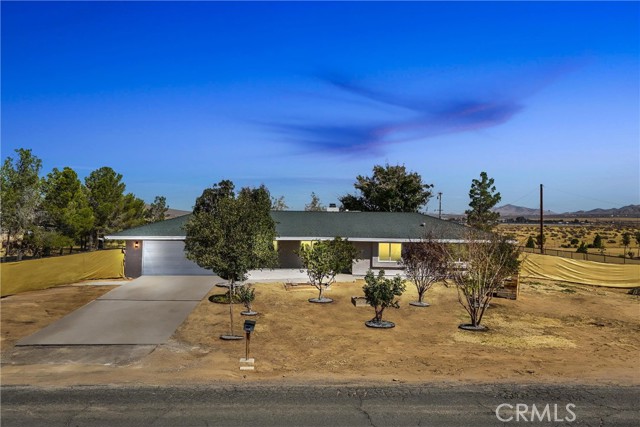 Detail Gallery Image 1 of 49 For 21450 Zuni Rd, Apple Valley,  CA 92307 - 4 Beds | 2 Baths