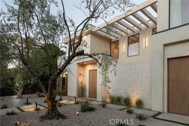 Detail Gallery Image 2 of 37 For 4824 Calhoun, Sherman Oaks,  CA 91423 - 5 Beds | 5 Baths