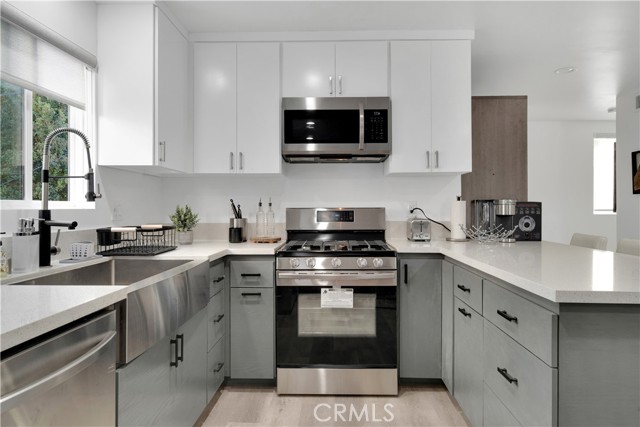 5226 W 20th Street, Los Angeles CA: https://media.crmls.org/medias/4136bc71-1456-4c35-a6cf-caf28ae77764.jpg