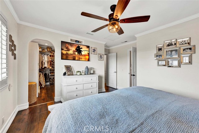 Image 25 of 60 For 20012 Mural Circle