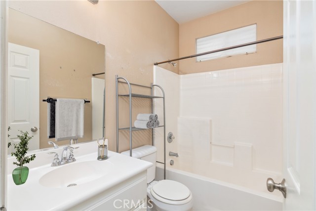34106 San Sebastian Avenue, Murrieta CA: https://media.crmls.org/medias/41378438-c085-4135-8a94-e7a5d0daeb80.jpg