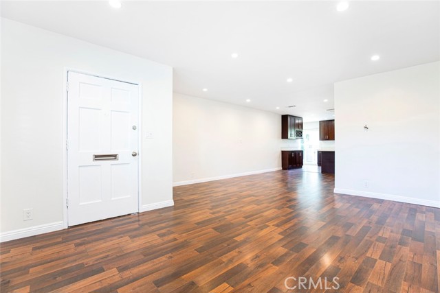 Detail Gallery Image 4 of 29 For 17425 Emelita, Encino,  CA 91316 - 2 Beds | 1 Baths