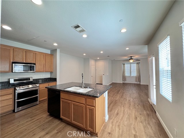 Detail Gallery Image 11 of 27 For 14975 S Highland Ave #17,  Fontana,  CA 92336 - 3 Beds | 2/1 Baths