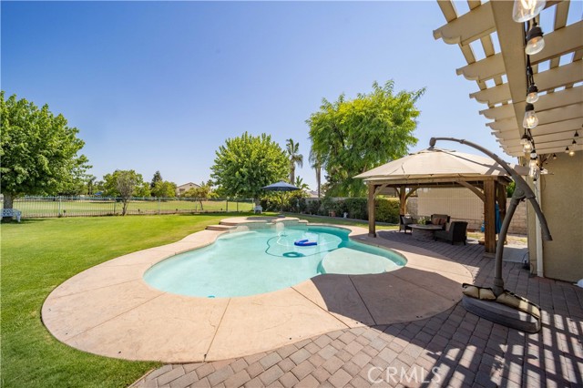 9403 Big Bear Lake Court, Bakersfield CA: https://media.crmls.org/medias/41388445-f62f-44c9-bae4-ac9f29a3bfef.jpg
