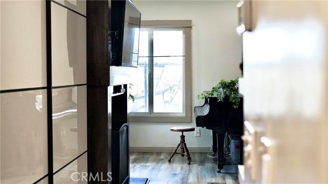 Detail Gallery Image 3 of 5 For 1100 Newport Ave #403,  Long Beach,  CA 90804 - 1 Beds | 1 Baths