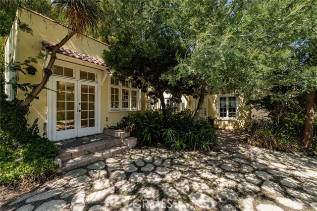 Detail Gallery Image 25 of 35 For 2027 N Highland Ave, Los Angeles,  CA 90068 - 6 Beds | 3 Baths