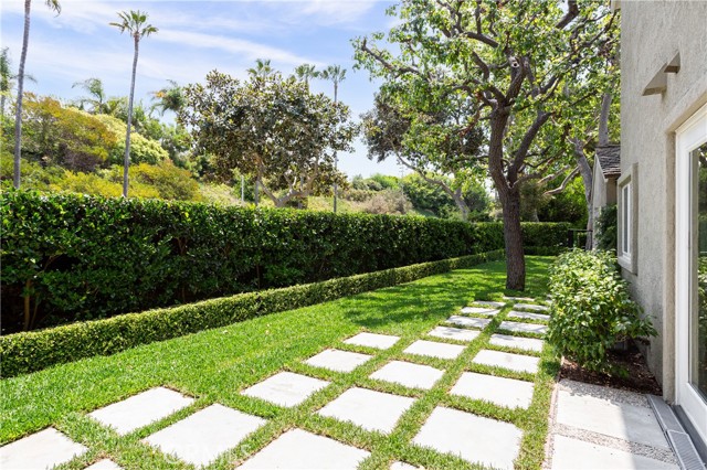 520 Laver Way, Newport Beach CA: https://media.crmls.org/medias/41398a30-b740-4cca-a4fe-3aac16eb4e37.jpg