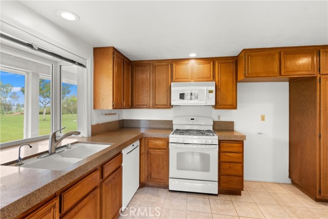 23582 Villena, Mission Viejo CA: https://media.crmls.org/medias/413b9153-18f8-4492-8075-f20ec92a7c44.jpg