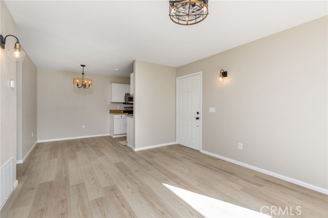 Detail Gallery Image 5 of 23 For 1265 Kendall Dr #1411,  San Bernardino,  CA 92407 - 2 Beds | 1 Baths