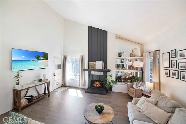 3168 Darby Street, Simi Valley CA: https://media.crmls.org/medias/413c5483-e0f3-436b-b3c6-6f8aa4890f36.jpg