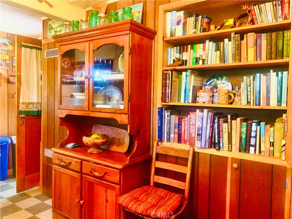 https://media.crmls.org/medias/413d5709-382e-436a-9c07-558caa036299.jpg?preset=X-Large