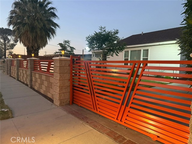 Detail Gallery Image 3 of 8 For 45052 Redwood Ave, Lancaster,  CA 93534 - 2 Beds | 2 Baths