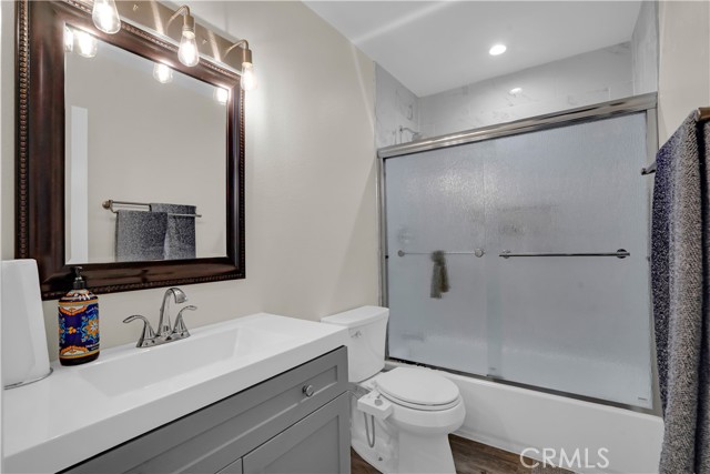 Detail Gallery Image 8 of 12 For 21000 Parthenia St #24,  Canoga Park,  CA 91304 - 1 Beds | 1 Baths