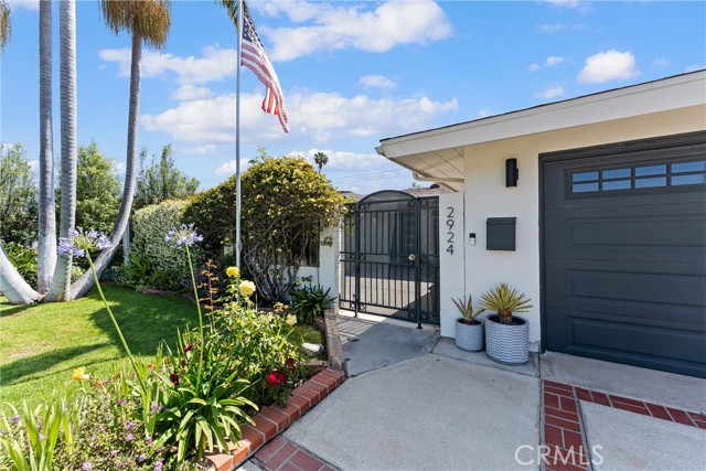 2924 Royal Palm Drive, Costa Mesa CA: https://media.crmls.org/medias/413e7908-54b2-43e4-af10-1cafc52fe3eb.jpg