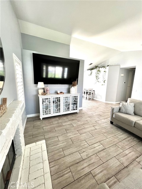 Image 3 of 18 For 25291 Maxy Drive
