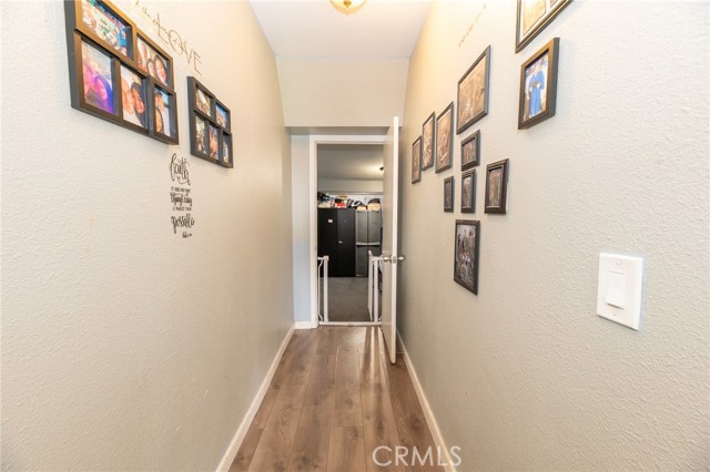 Detail Gallery Image 7 of 13 For 906 Valley View Dr, San Bernardino,  CA 92408 - 4 Beds | 1/1 Baths