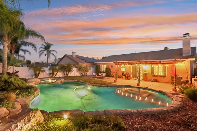 Detail Gallery Image 1 of 39 For 25644 Mountain Glen Cir, Menifee,  CA 92585 - 4 Beds | 2 Baths