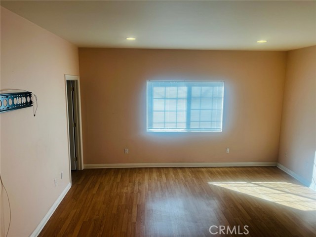 Detail Gallery Image 18 of 25 For 7445 Yarmouth Ave, Reseda,  CA 91335 - 4 Beds | 3 Baths