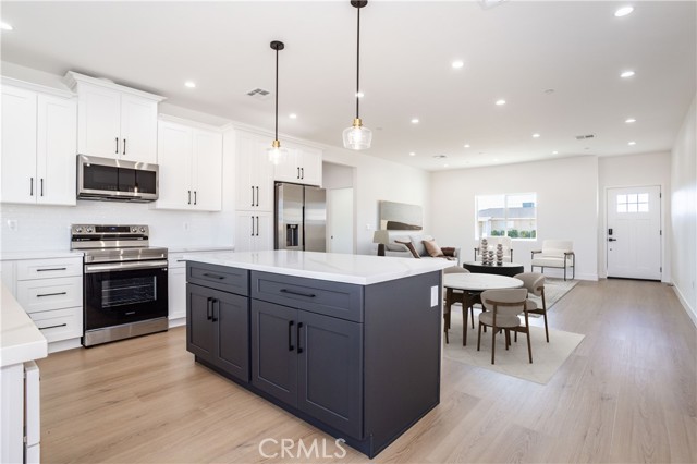 Detail Gallery Image 3 of 22 For 8413 Viburnum Ave, California City,  CA 93505 - 3 Beds | 2 Baths