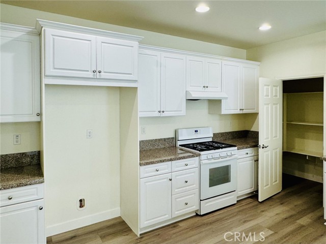 5072 S Heritage Paseo, Ontario CA: https://media.crmls.org/medias/4141f0ee-e8ab-4afd-9fd4-62a0ad23a931.jpg
