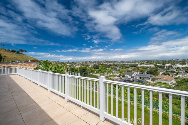 Detail Gallery Image 38 of 65 For 4409 Vista Largo, Torrance,  CA 90505 - 4 Beds | 3 Baths