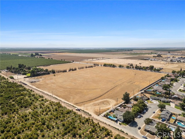 1320 E Lerdo, Shafter CA: https://media.crmls.org/medias/4143a97b-81f4-4002-ae68-f449d0bd3a00.jpg