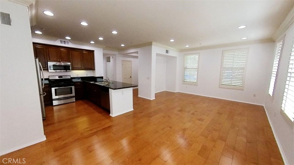 MLS #OC25239972 image #5