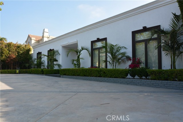 506 N Crescent Drive Beverly Hills, California This prime Beverly Hills Flats single story home offers an exceptional large formal living room with high ceilings and fireplace, huge formal dining, a custom gourmet kitchen with top-of-the-line appliances, and spacious and bright family room overlooking pool and lovely backyard. Located just across the street from parks, within walking distance to world class shopping and dining. Just minutes away from public library, city hall and police station. With its large lot of approximately 13,652 square foot (per assessor) and its convenience location, it is perfect for developers who want to rebuild or owner users. Incredible opportunity that shouldn't be missed!