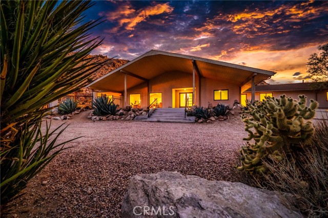 Detail Gallery Image 1 of 40 For 62823 La Collina, Joshua Tree,  CA 92252 - 5 Beds | 4 Baths