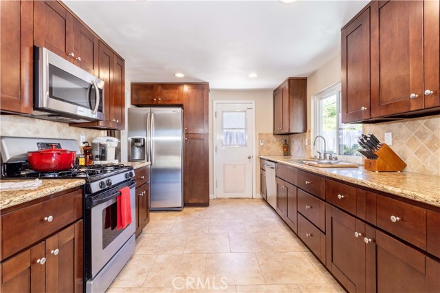 Detail Gallery Image 15 of 20 For 2065 Medina Ave, Simi Valley,  CA 93063 - 4 Beds | 2 Baths